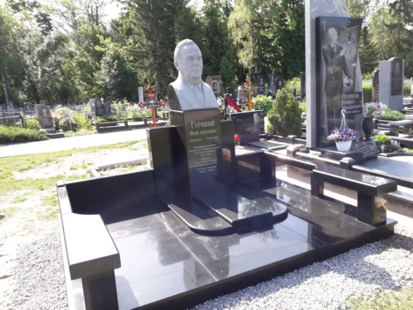 Меморіальний комплекс з бюстом із натурального граніту_6
