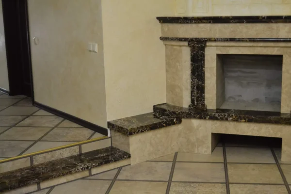 Камин из мрамора Emperador Dark и светлого мрамора_1