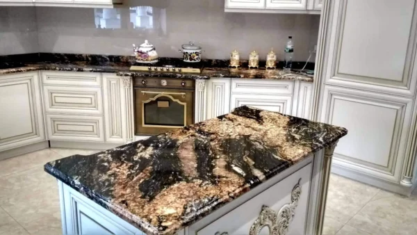 Класична кухня зі стільницею з граніту Golden Thunder_2