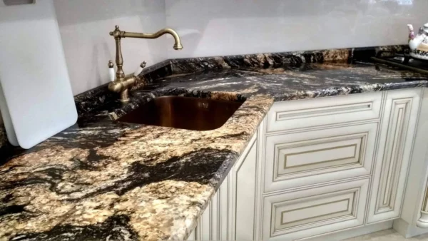 Класична кухня зі стільницею з граніту Golden Thunder_4