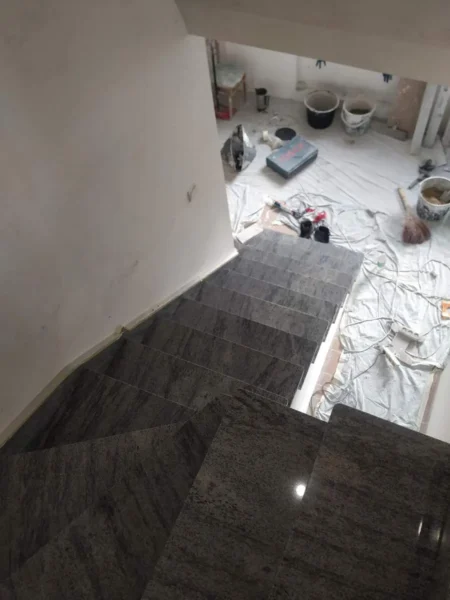 Внутрішні сходи з полірованого граніту_3