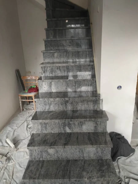 Внутрішні сходи з полірованого граніту_1