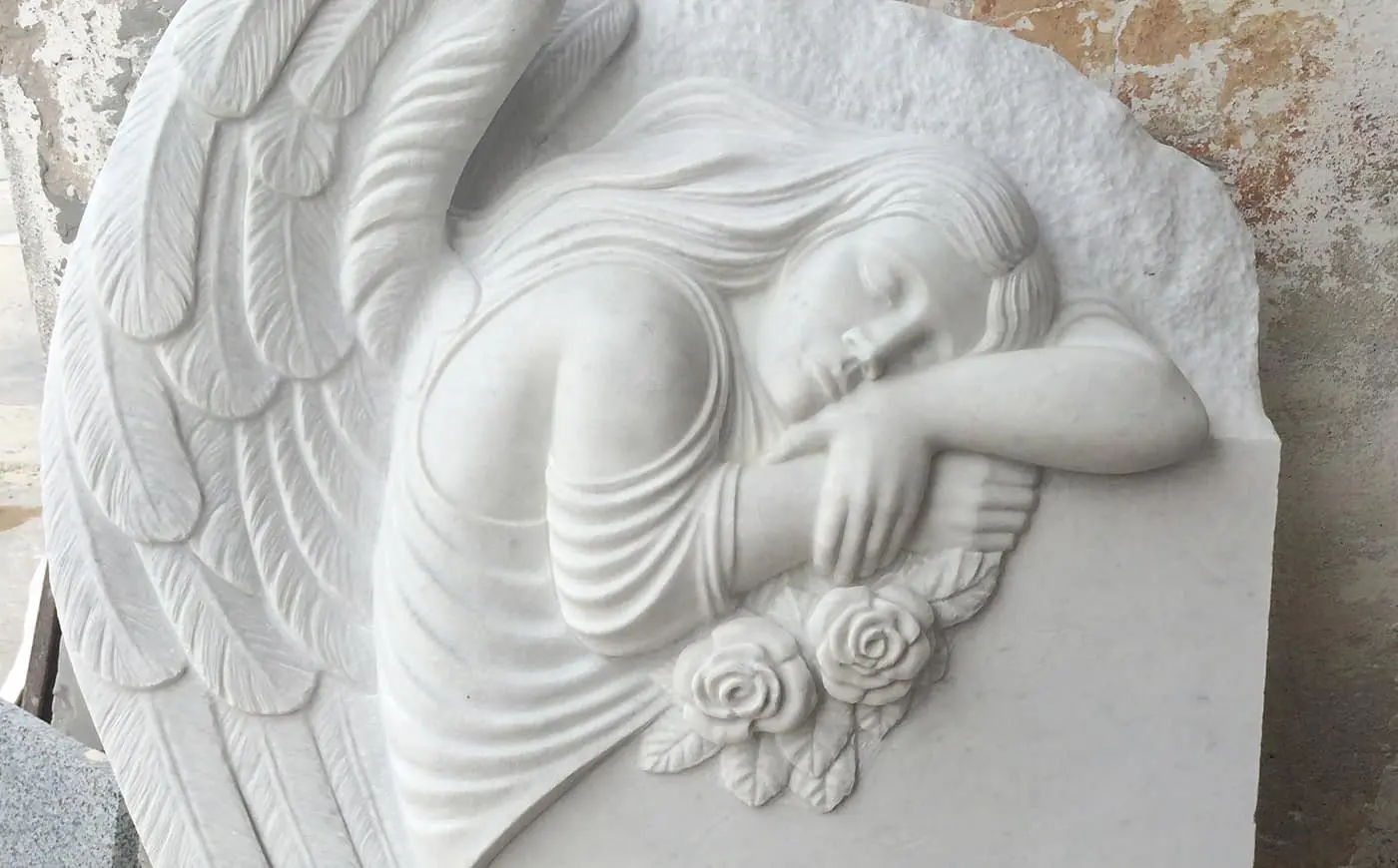 Скульптури та барельєфи