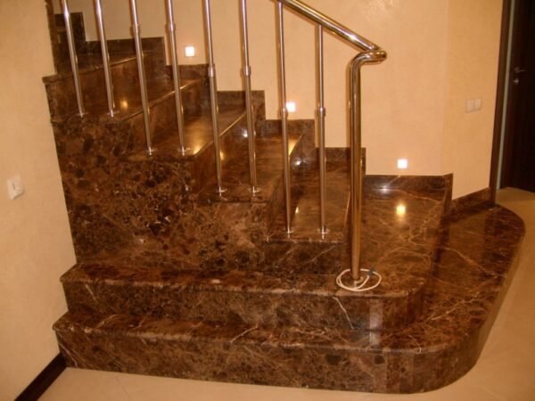 Сходи з мармуру Emperador Dark з глянцевим поліруванням