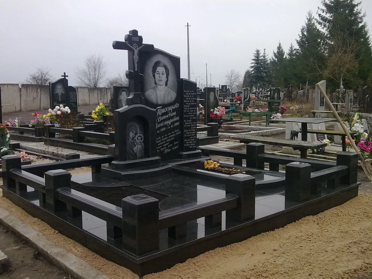 Наші роботи: приклади пам’ятників, стільниць, облицювання та інших виробів з каменю