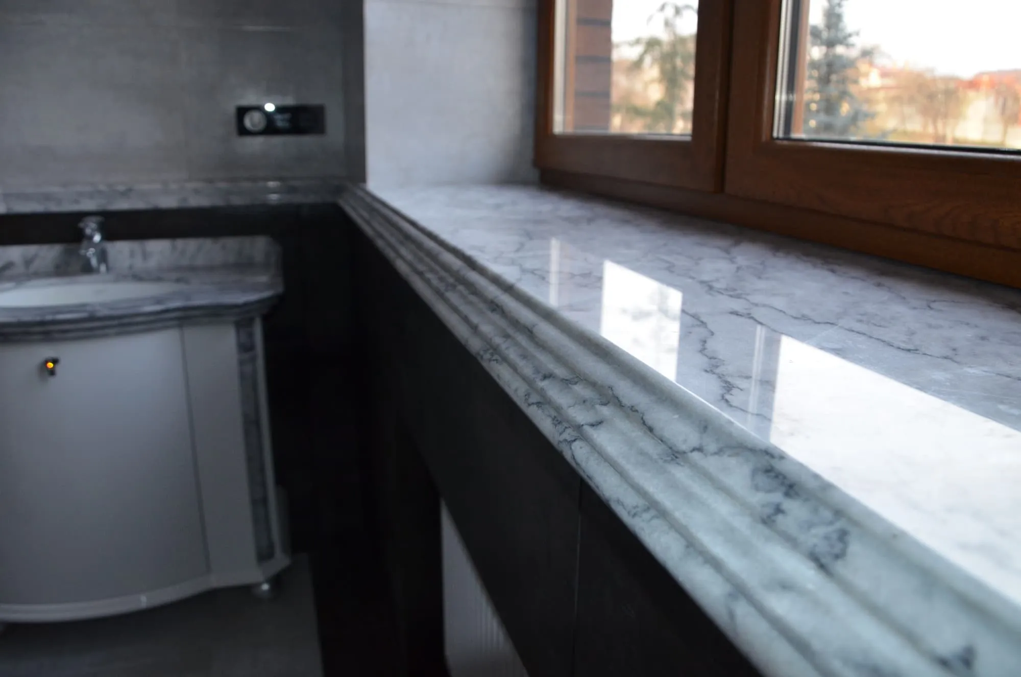 Підвіконня з каменю