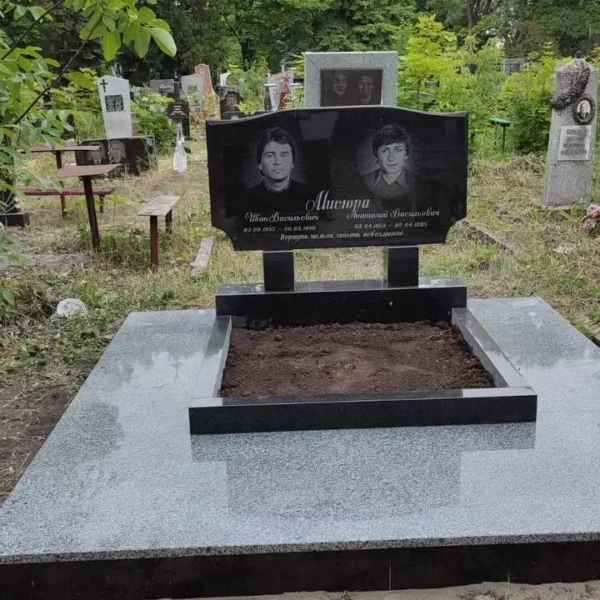 меморіальний комплекс на двох