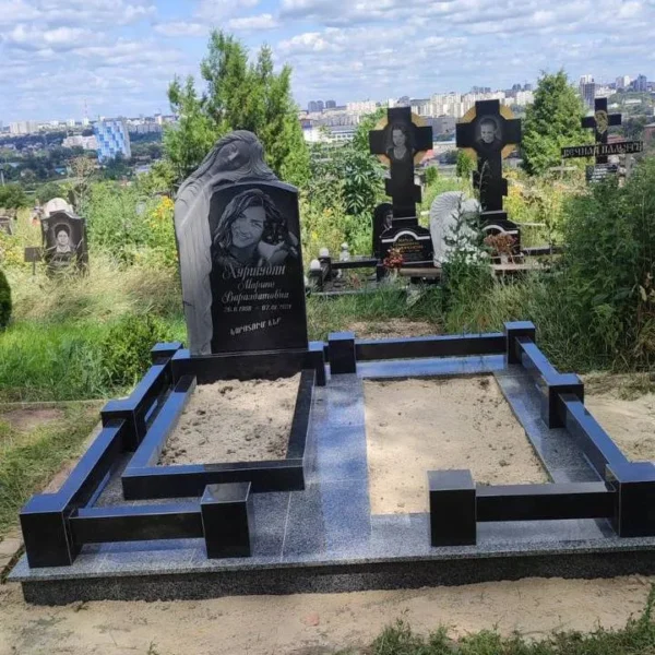 меморіальний комплекс з перспективою другого поховання