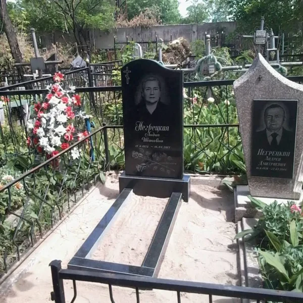 пам'ятник з граніту гарбо